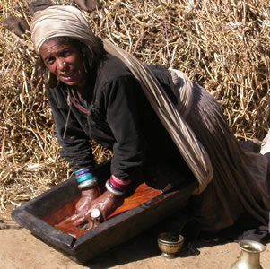 woman_extracting_oil